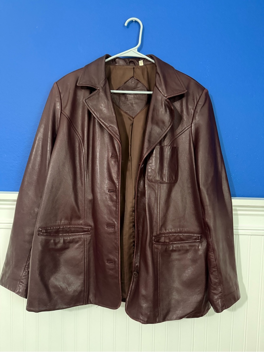 Vintage women’s Preston & York lambskin leather jacket in burgundy wine size XL